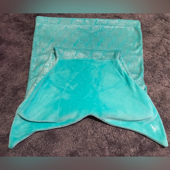 Justice Mermaid Tail Plush Blanket, Aqua with Silver Embossing - Picture 4 of 7